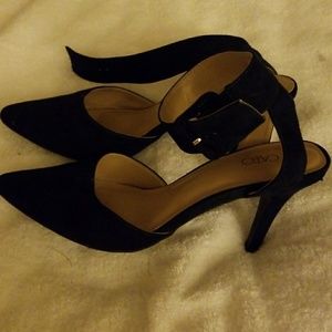 Navy heels